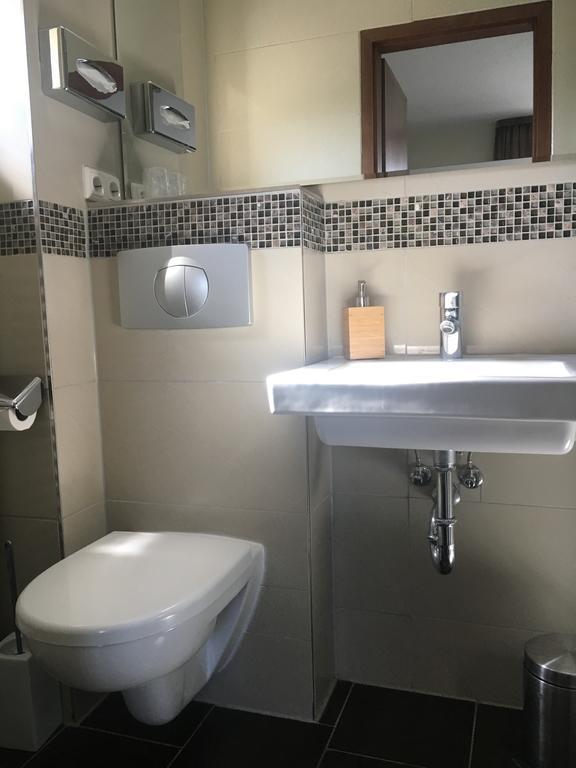 Adam Hotel Giesen Екстер'єр фото